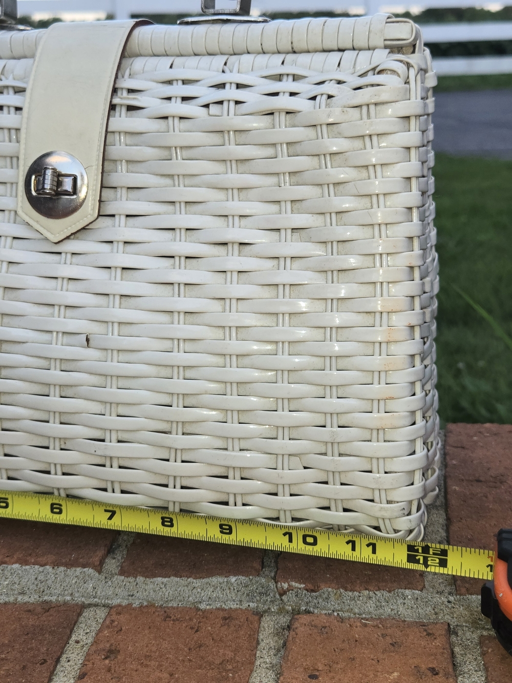 White Wicker Woven Top-Handle Bag with Dark Wood Handle Hand Made Hong Kong - Picture 10 of 11